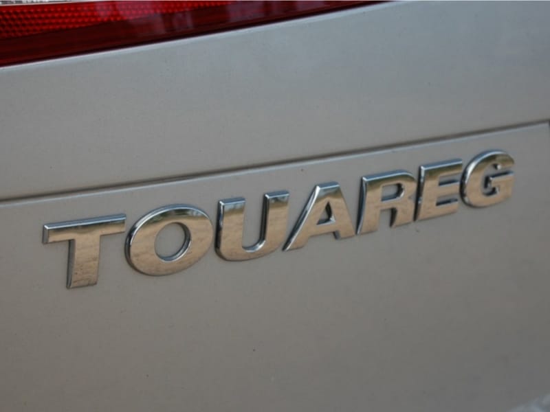 2012-Volkswagen-Touareg-06