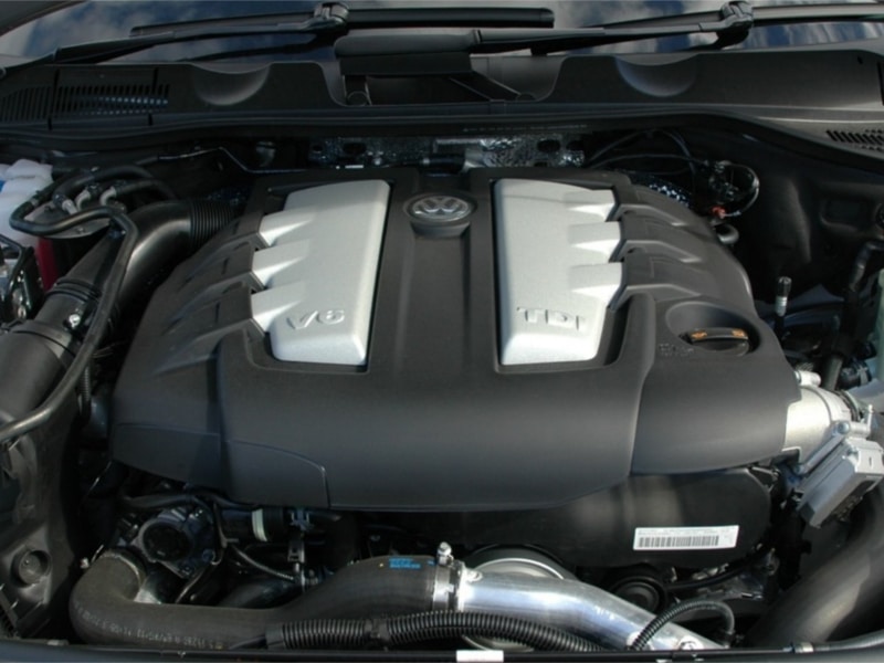 2012-Volkswagen-Touareg-21