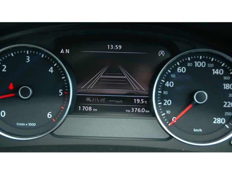 2012-Volkswagen-Touareg-23