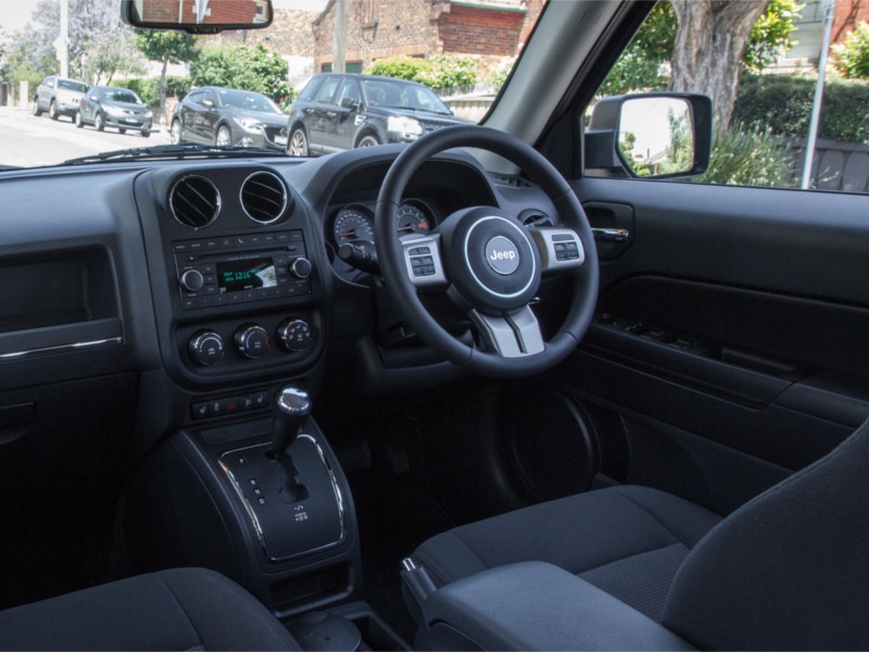2014-jeep-patriot-blackhawk-cvt-141