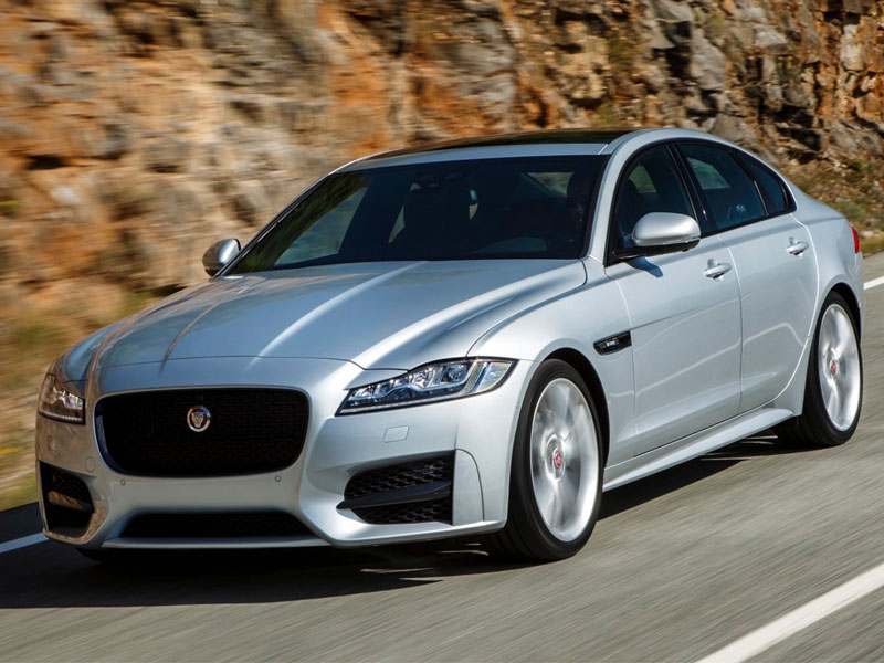 2016-Jaguar-XF-Review-14