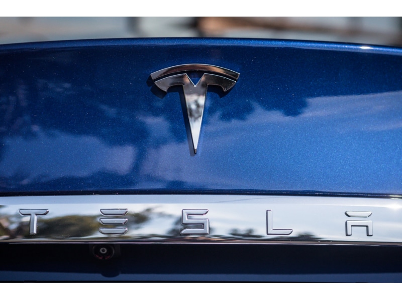 2016-Tesla-Model-S-75d-27