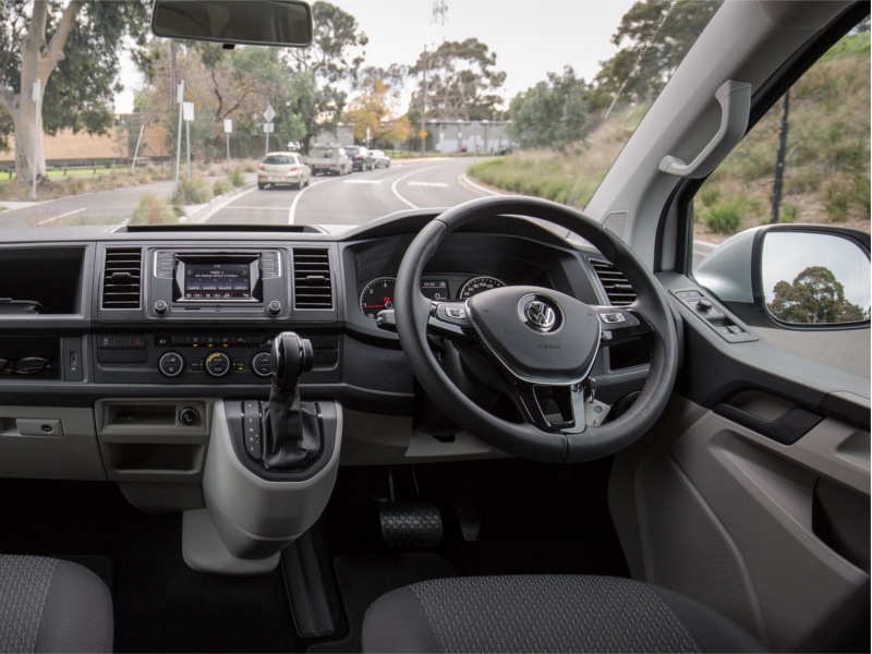 2016-volkswagen-caravelle-38