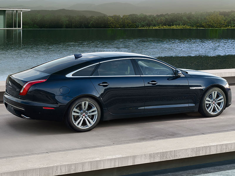 Jaguar XJ (7)