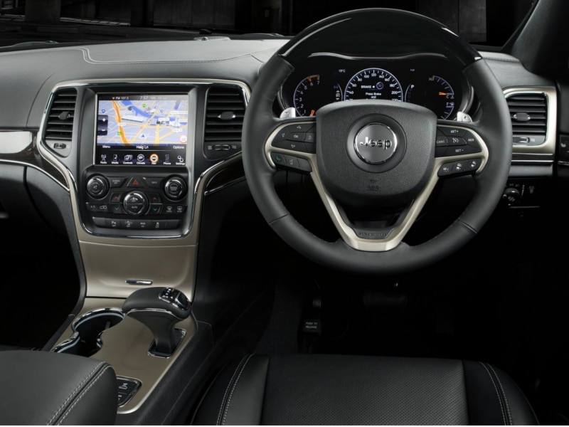 Jeep-Grand-Cherokee-Overland-dash1