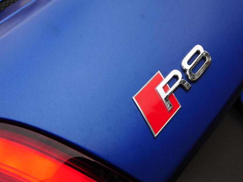 audi-r8-coupe-4-badge_0_0