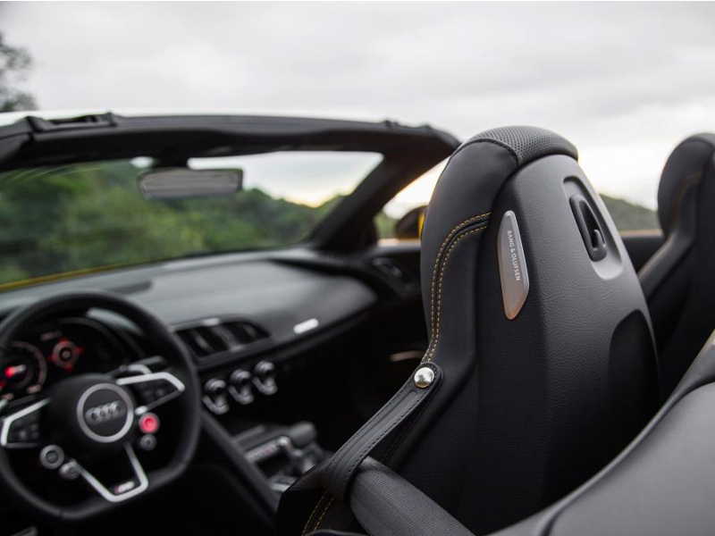 audi-r8-spyder-seatspeakers