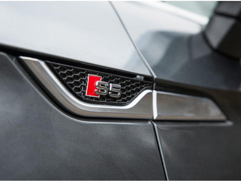 audi-s5-badging