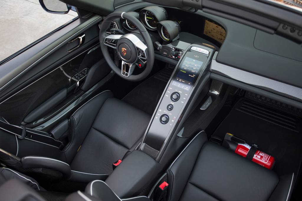 2015-porsche-918-spyder-interior-top-view