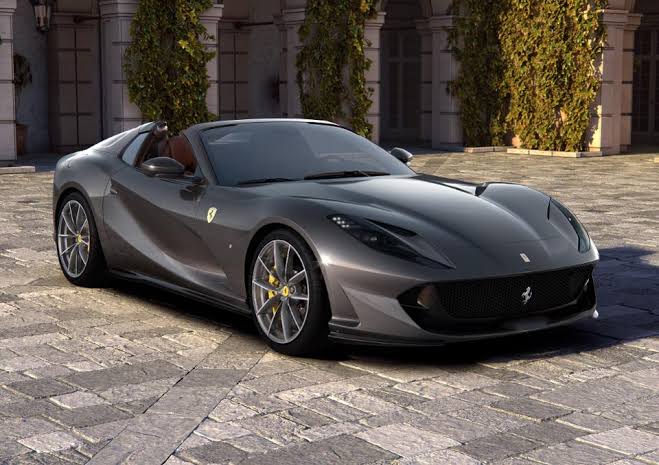 Ferrari 812 Superfast.